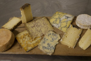 Le plateau de fromages de la fromagerie de Blanzay.