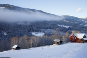 Paysage de montagne en hiver, la vallée Tessungdalen à Austbygde en Norvège